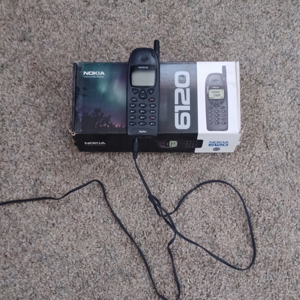 Nokia 6120 analog cell phone. Vintage collection. Used in box.